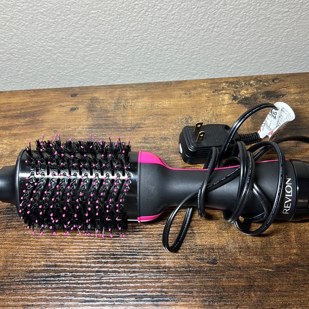 Revlon One-Step Hair Dryer & Volumizer Hot Air Brush Pink Color RVDR5222